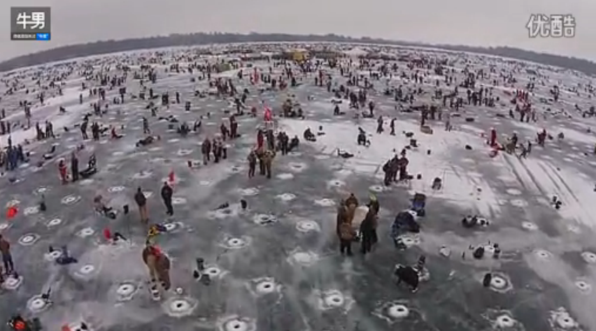 万人参加冰上钓鱼大赛 严寒中拼体力