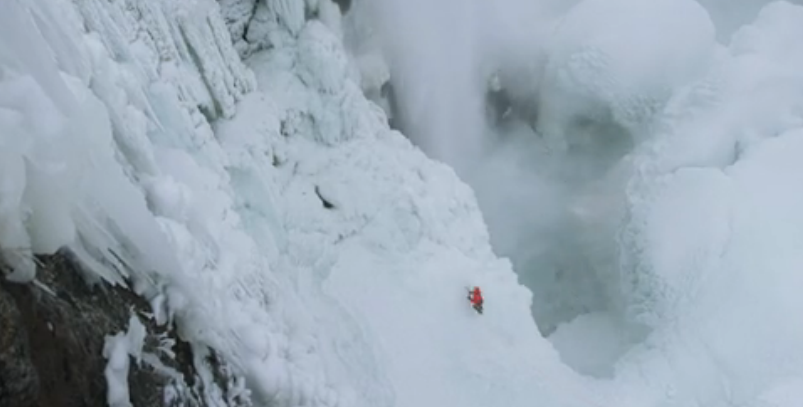 加拿大登山家成功攀登尼亚加拉冰冻瀑布