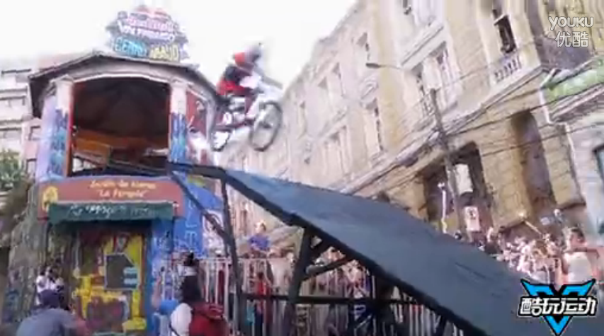 世界最惊险城市速降赛 自行车狂人俯冲狂飙刷街