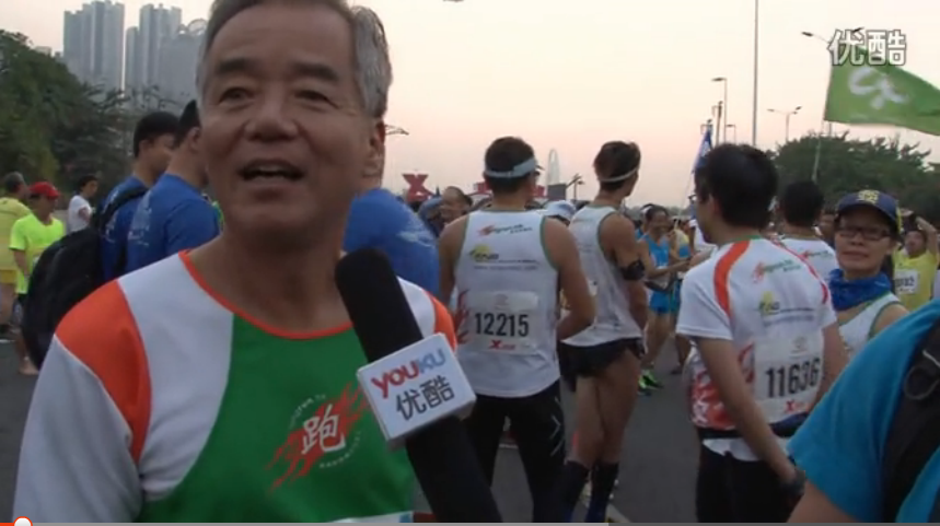视频: 66岁老者坚持跑马拉松