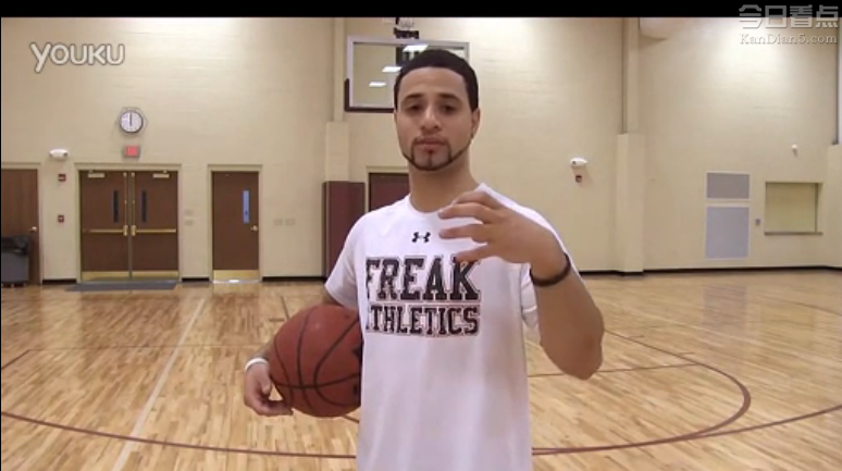 篮球教学视频-胯下+背后连续变向过人