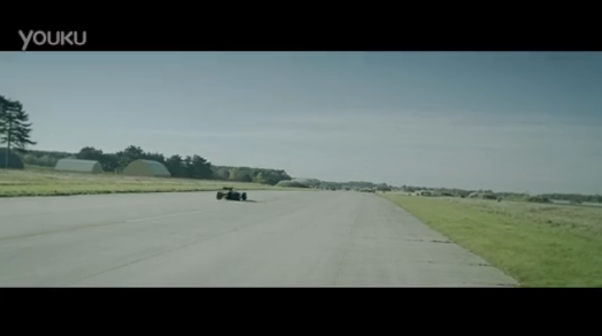 视频: EMC 路特斯Lotus F1车队联手打造卡车跳跃F1赛车宣传片