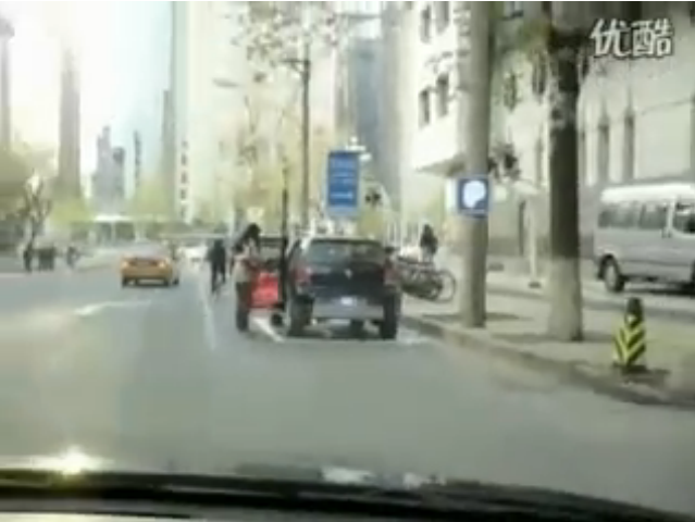 北京最牛停车姐 出门自备停车位
