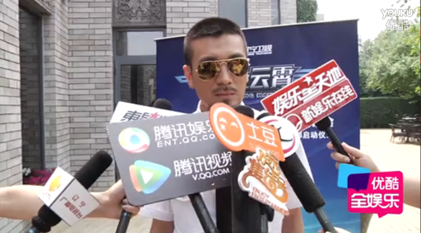 杨子回应与黄圣依关系:不想提及隐私和家人状况