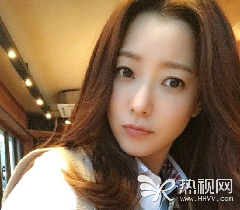 金喜善透露童颜秘诀:睡觉能减肥