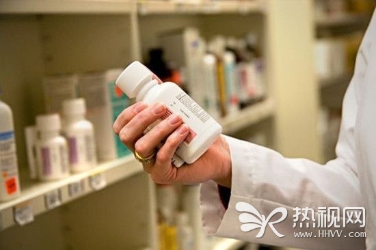 美国男子持枪抢劫药店