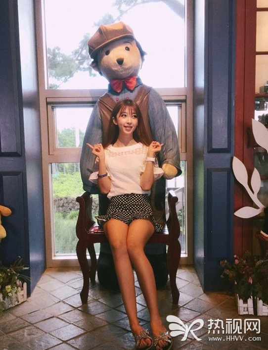 福利时间：浙大美女硕士胡佳茜，肤白貌美大长腿