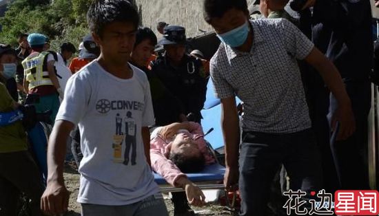 西藏旅游大巴翻下悬崖 致44人死亡11人伤