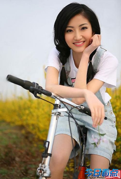 景甜拼靠山再挑女一 有脸有背景死捧不红