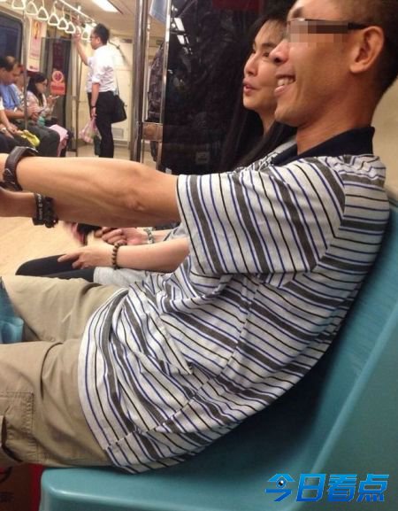 野生王祖贤搭地铁被捕  整形走样被批劣化