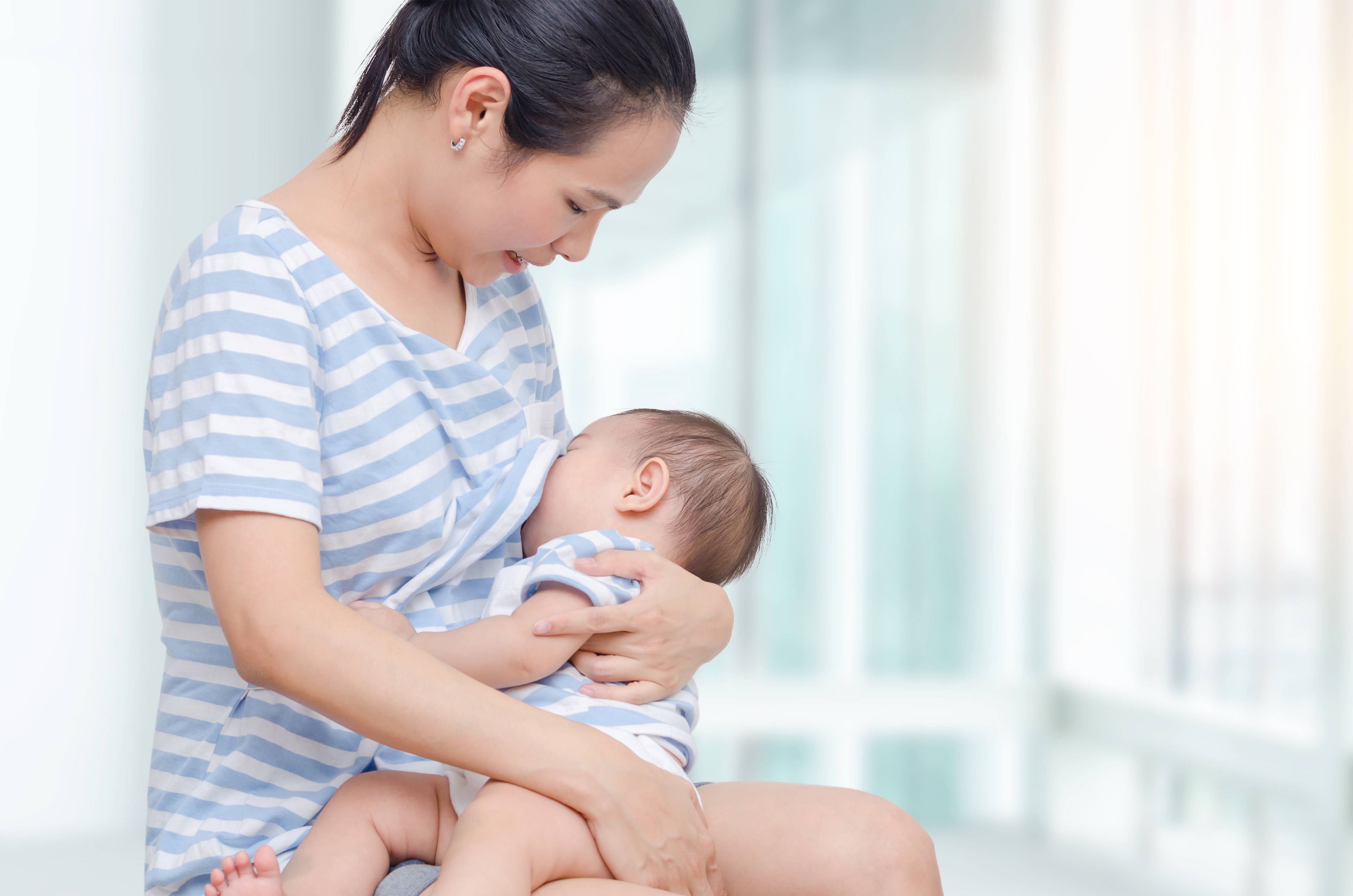 母乳怎么储存(母乳冷藏后拿出放置注意事项一览)