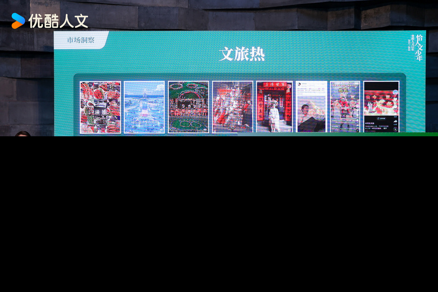 街道上有店铺的标志绿色背景白色的字

描述已自动生成