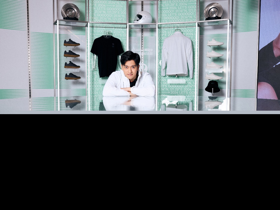 A person standing behind a glass display case

Description automatically generated