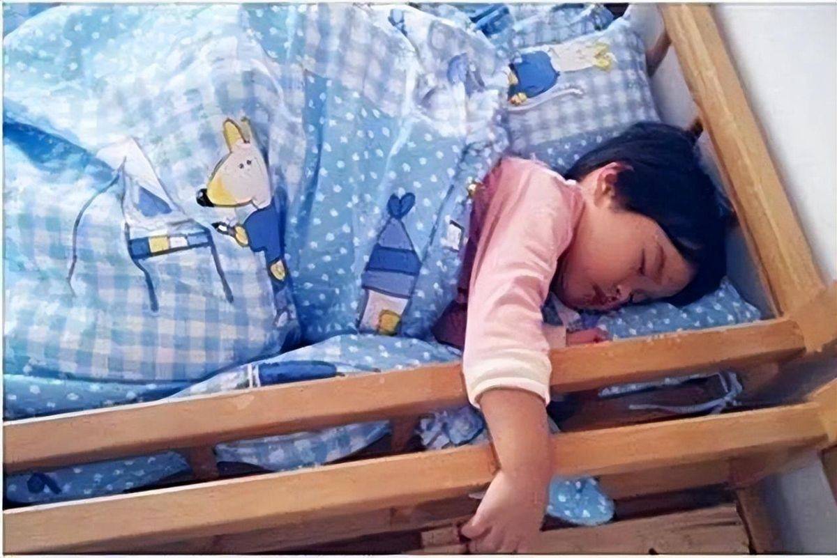 “3岁分床，5岁分房”坑了无数孩子！分床睡的最佳年龄是几岁？
