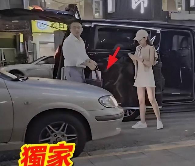 汪小菲手提礼物送岳父母 网友：与小梅在一起后确实情绪更稳定了！