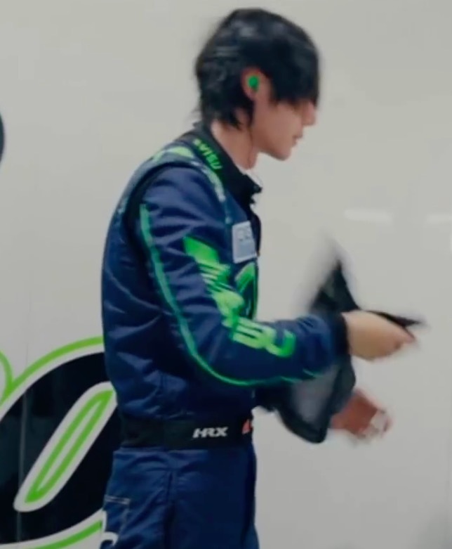 王一博赛前试车随拍 状态看起来很好呀！