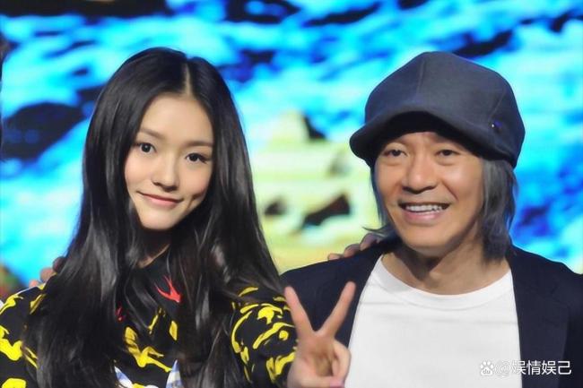 林允怀孕生子风波后现身开机宴 合照引发怀孕猜测