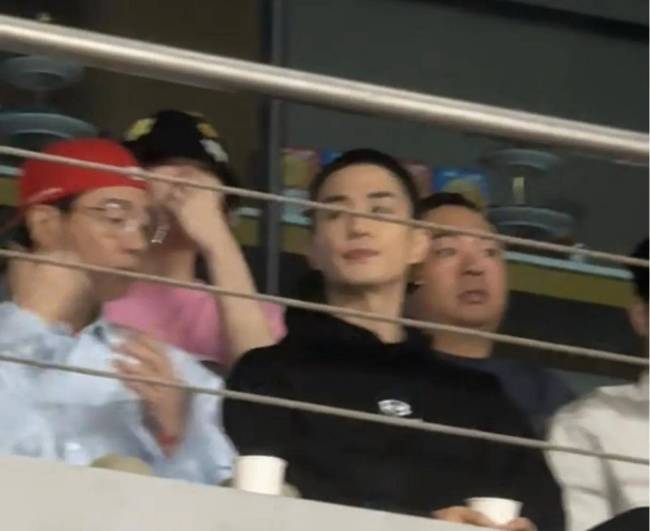 张智霖李承铉林晓峰去看陈小春演唱会 星光熠熠齐聚现场