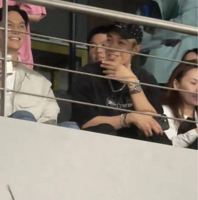 张智霖李承铉林晓峰去看陈小春演唱会 星光熠熠齐聚现场