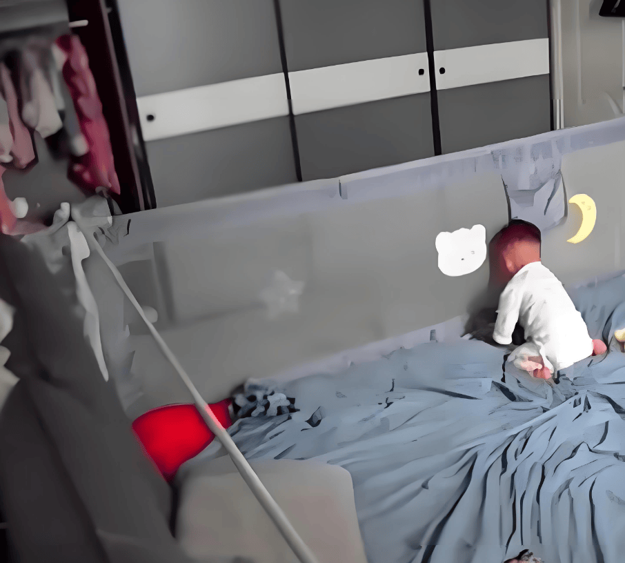 宝宝摔下床后,别急着立刻扶起来,了解"黄金十秒"很重要