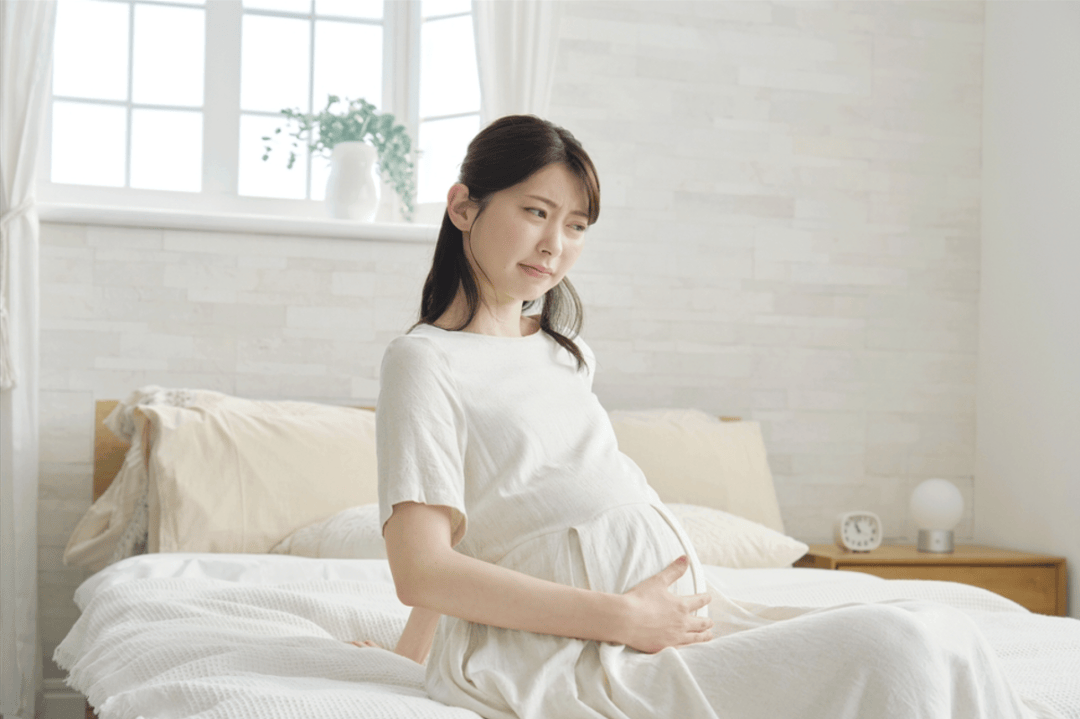 怀孕期间阴道出现褐色分泌物,要尽快就医