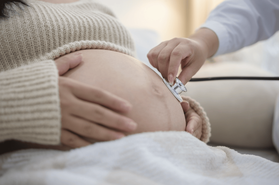 怀孕期间阴道出现褐色分泌物,要尽快就医