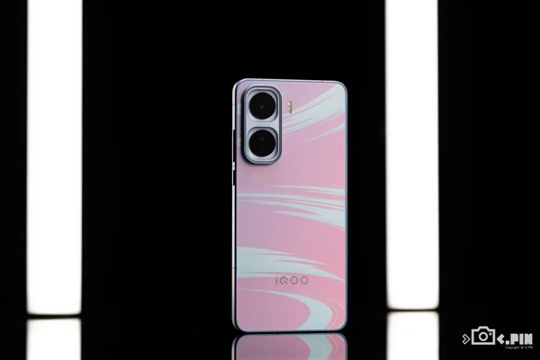 2599买骁龙8至尊版芯片 iQOO还在买芯片送手机