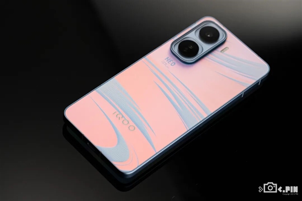 2599买骁龙8至尊版芯片 iQOO还在买芯片送手机