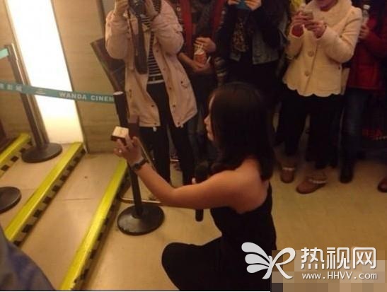网友“武汉地铁那点事”：真爱，谁先求婚都一样，一定都会幸福的...