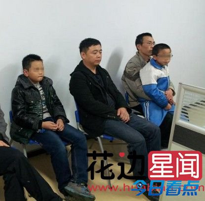 三小学生扶老人续 “讹诈”老人下跪赌咒称冤枉