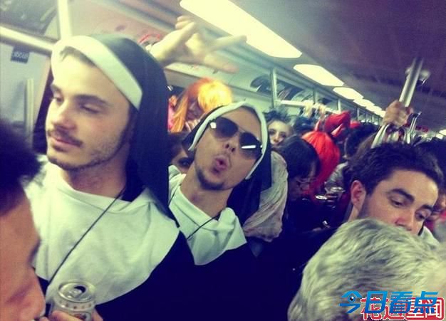 全球层出不穷的地铁奇葩 你们真是够了!