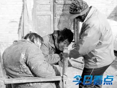 “慈母”毒杀脑瘫双胞胎儿子 3000人联名求情