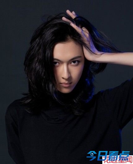 纯天然美颜雌雄难辨获封"女神" 赵一铭