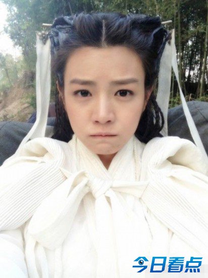 小龙女陈妍希片场晒自拍