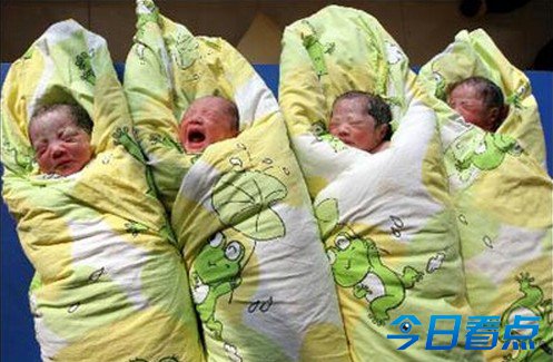 四胞胎降临 奶粉3天一罐两三百片尿布用一天 