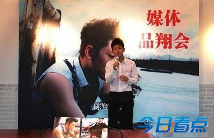 牙膏不是挤的是拉的