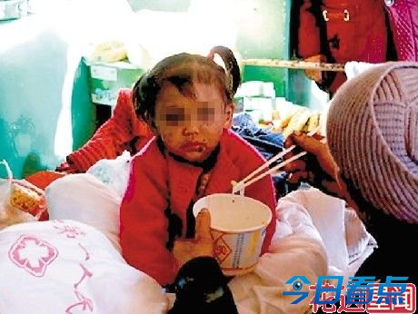 12岁少女被亲妈虐待毒打致死 七八年无人解救