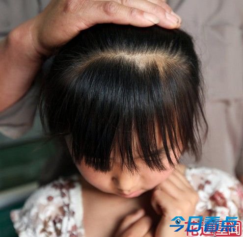 12岁少女被亲妈虐待毒打致死 七八年无人解救