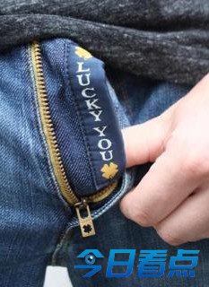 4个如花似玉的比基尼少女