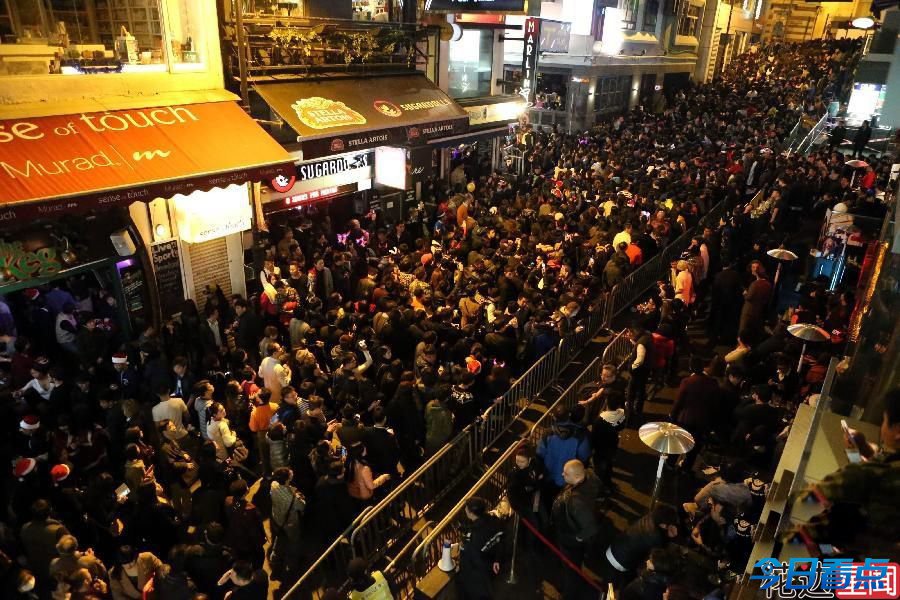 洋节大热人满为患 国人的疯狂圣诞夜