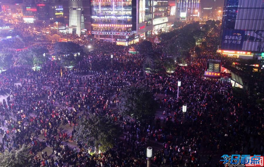 洋节大热人满为患 国人的疯狂圣诞夜
