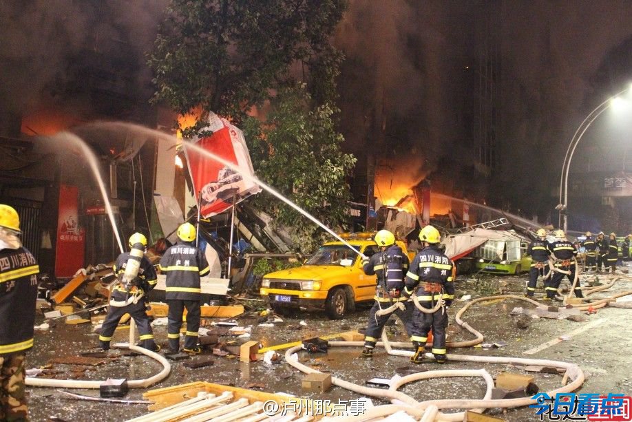 泸州商场连环爆炸4死多伤 疑天然气泄漏 