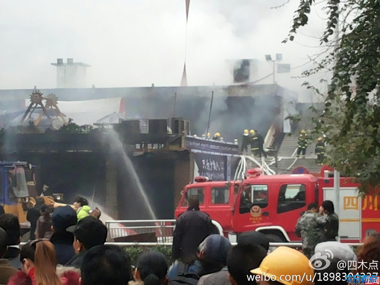 泸州商场连环爆炸4死多伤 疑天然气泄漏 