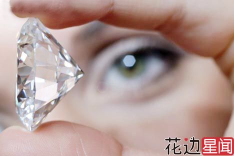 美女逃犯伙同德籍男友 骗8富豪近3.6亿判无期
