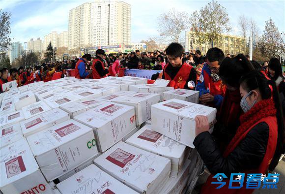 郑州销毁葡萄酒 公司当众销毁700万红酒被指浪费(组图）