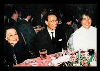 揭邵逸夫的两段情：恋方逸华45年 90岁娶了她