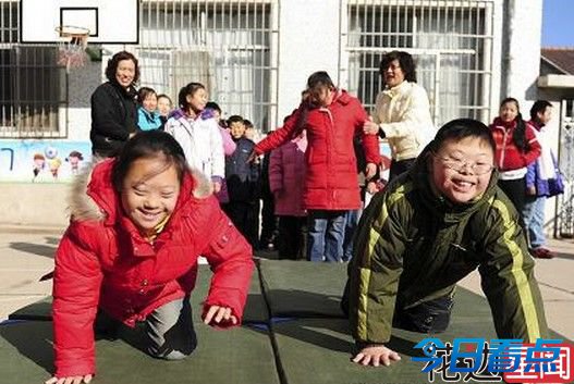 六旬老人照顾残障儿30年 月薪210元养活一家人