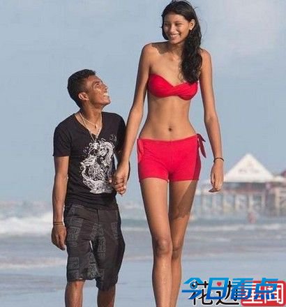 19岁“女巨人”身高1.94米 男友受不了分手