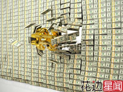 四川一村子现场分红千万现金 村民称数钱数到手软 