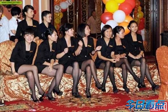 中国式年会：恶搞无下限 男女傻傻分不清